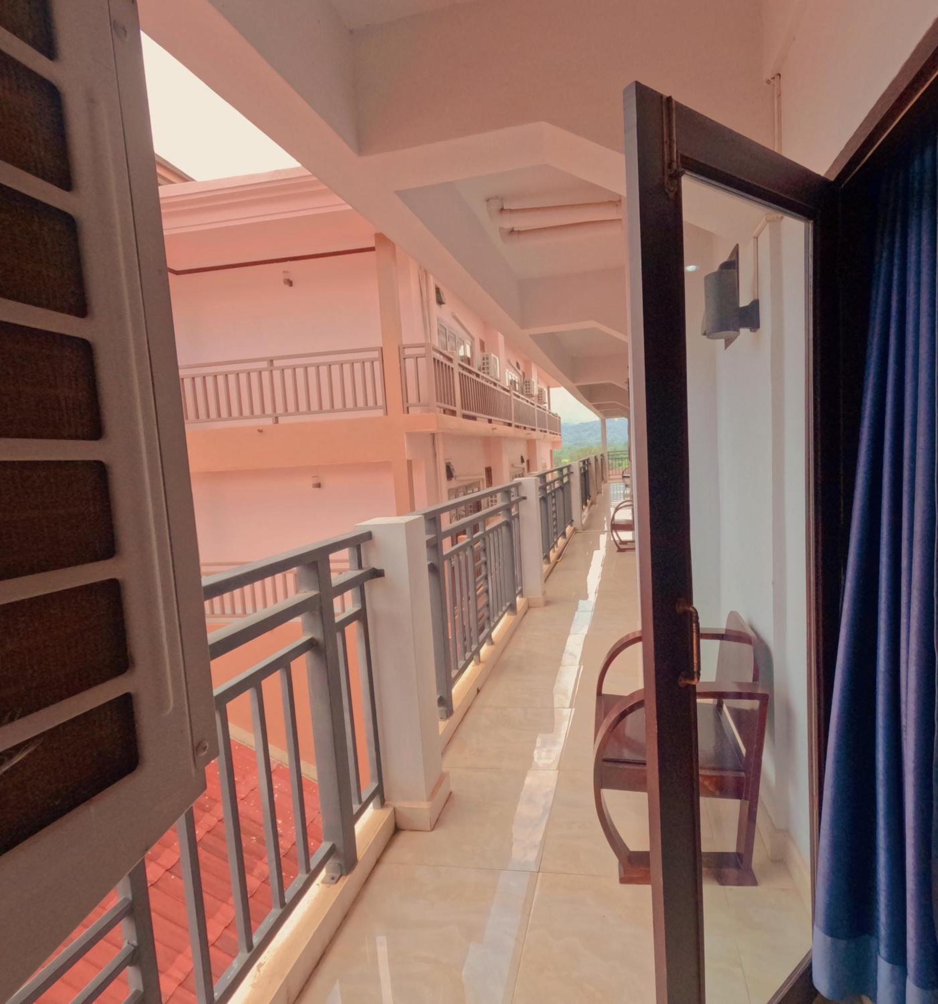 Vang Vieng Consiana Hotel Bagian luar foto